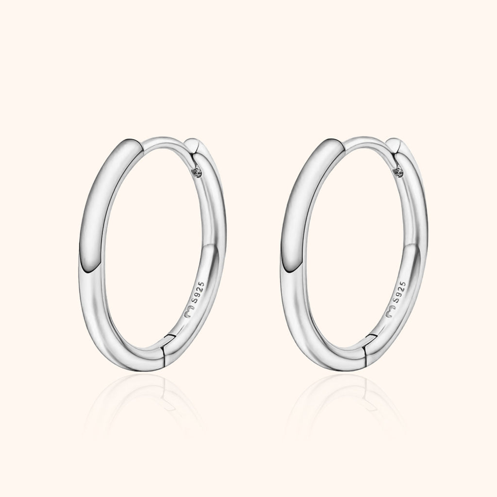 Elegant Aurina Hoop Earrings in Classic Design