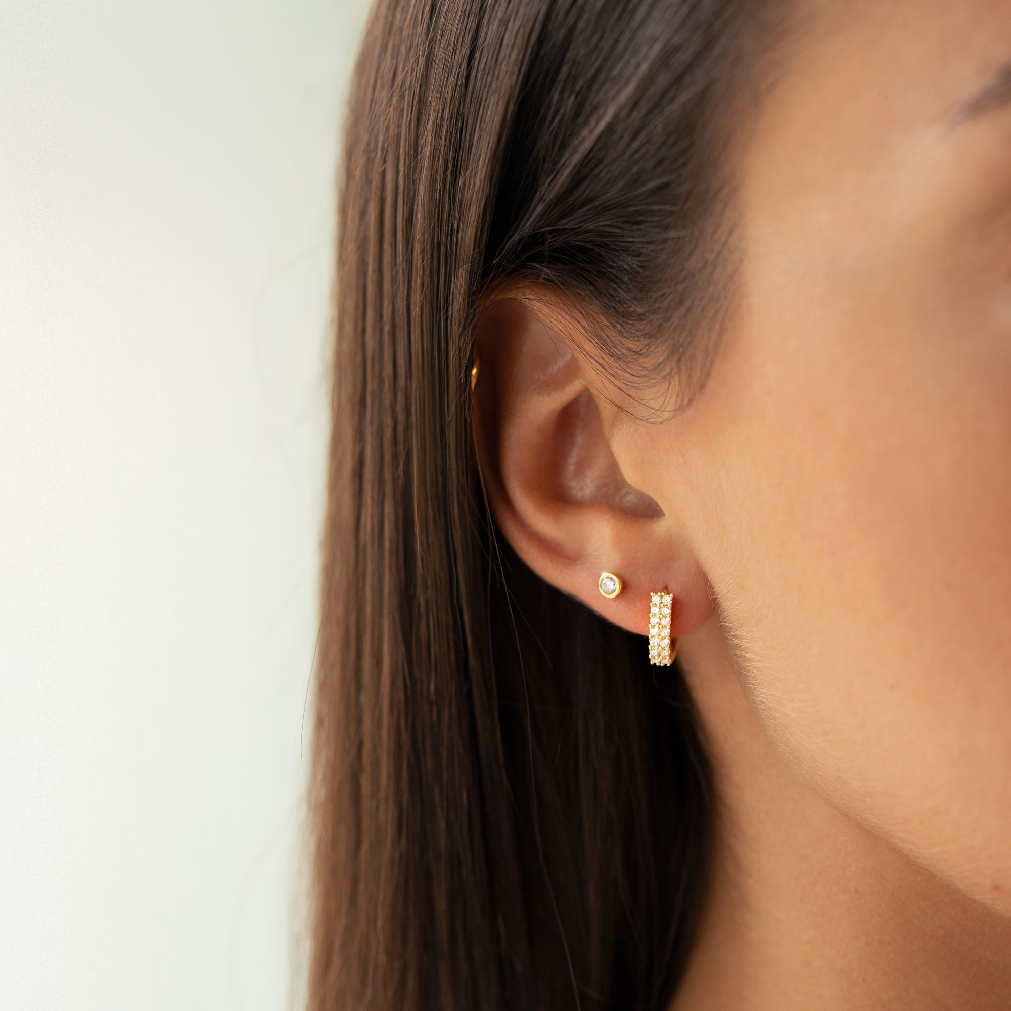 Amira Elegant Compact Circle Earrings