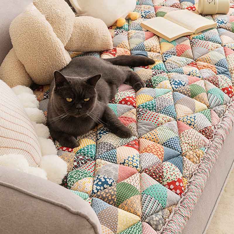 ChicShield – Luxury Sofa Protector for Stylish Interiors
