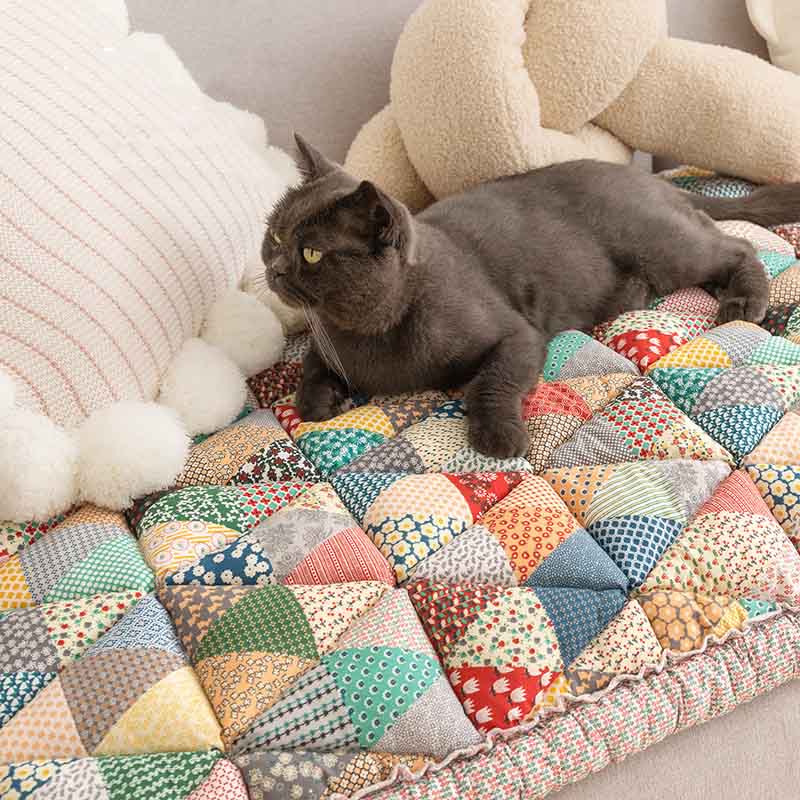 ChicShield – Luxury Sofa Protector for Stylish Interiors