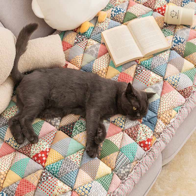 ChicShield – Luxury Sofa Protector for Stylish Interiors