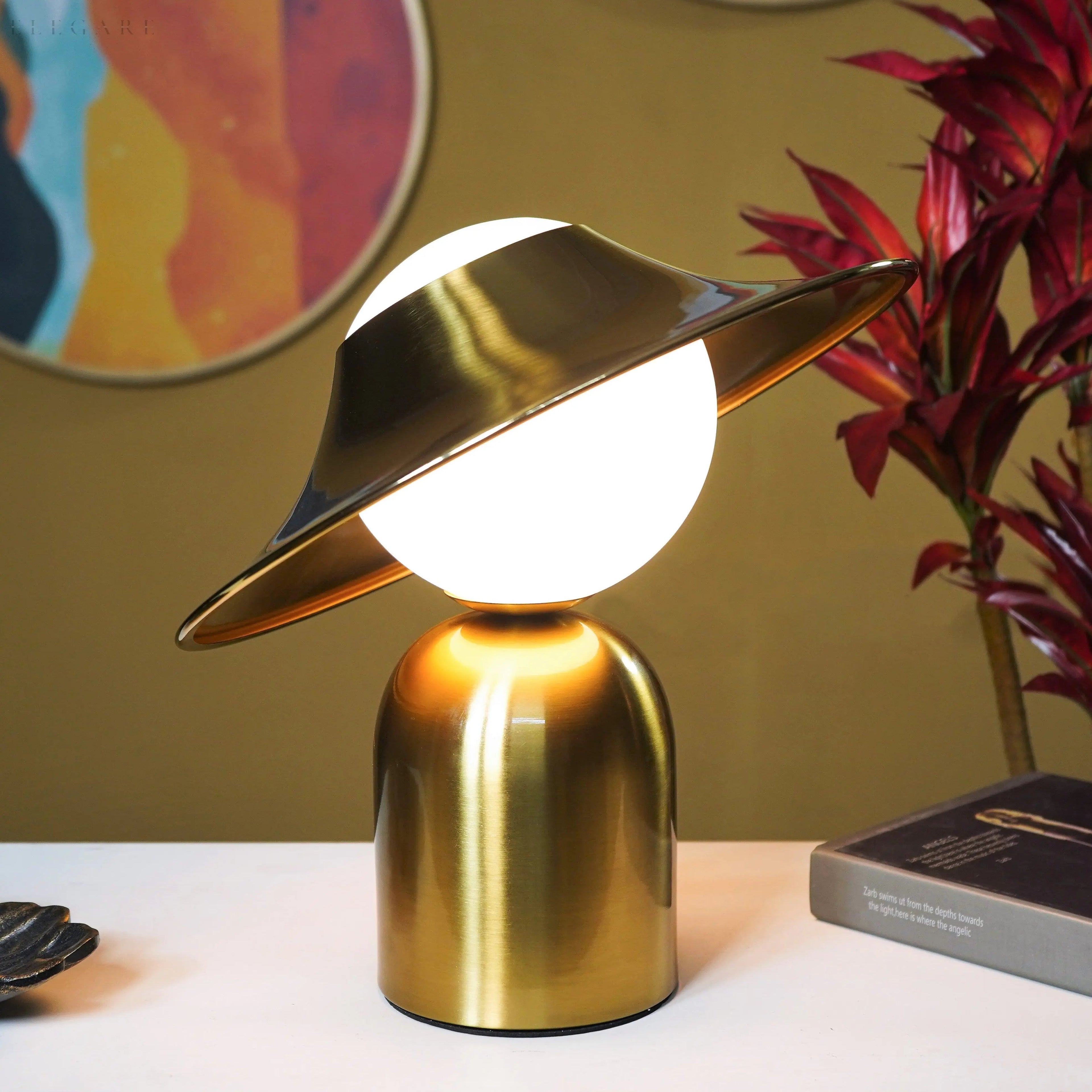 Elegant Gold Table Lamp with LED, Scandinavian Design for an Atmospheric Interior
