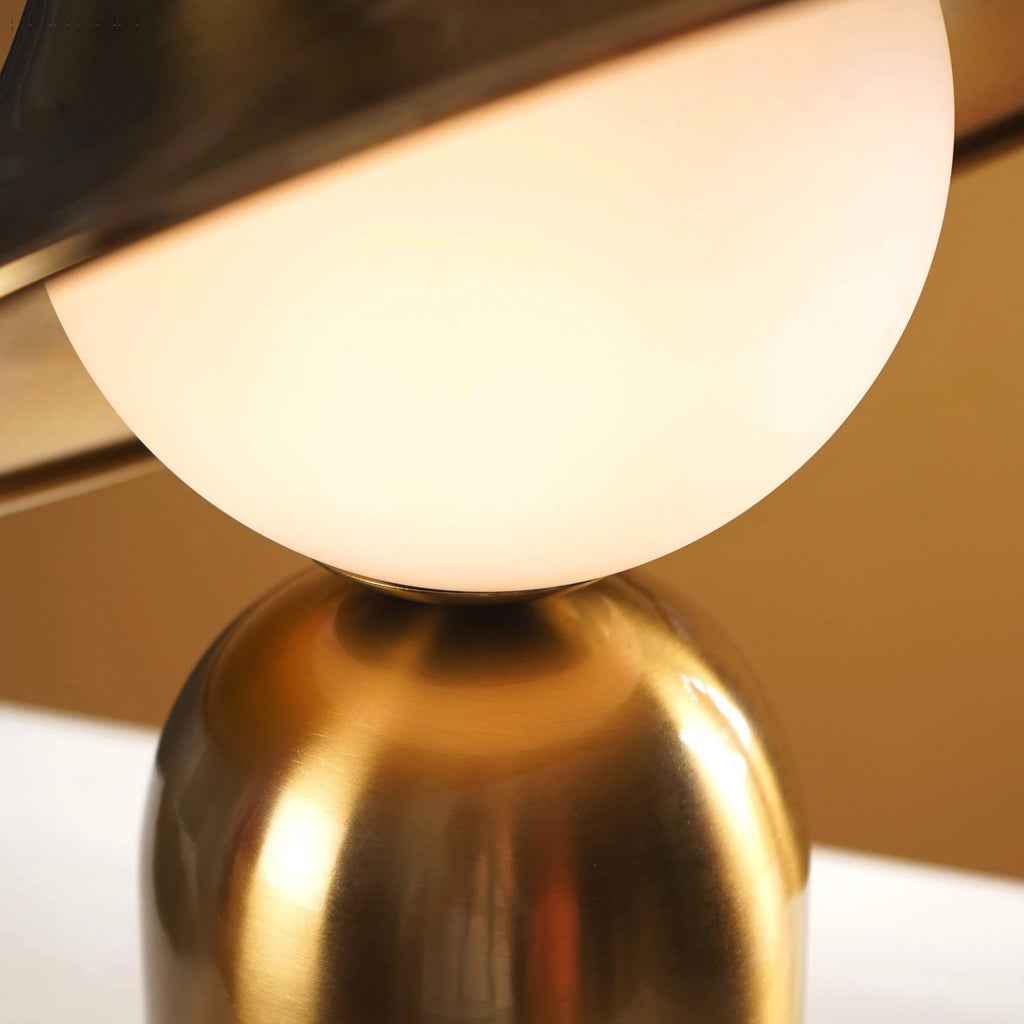 Elegant Gold Table Lamp with LED, Scandinavian Design for an Atmospheric Interior