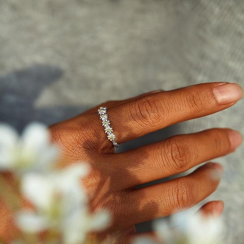 Elegant Adjustable Silver Daisy Ring - Fiora
