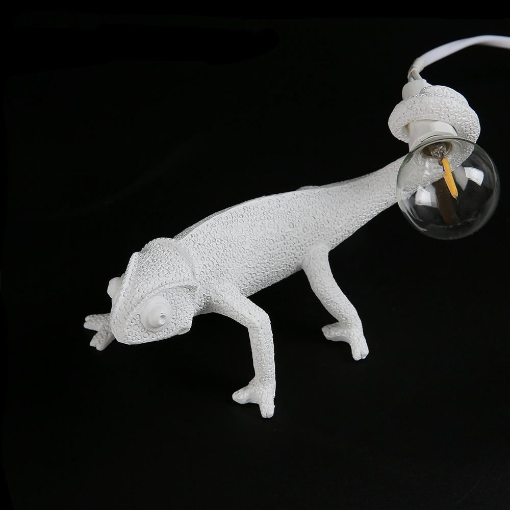 Resin Lizard Table Lamp - Elegant Resin Lizard Table Lamp for Modern Interiors