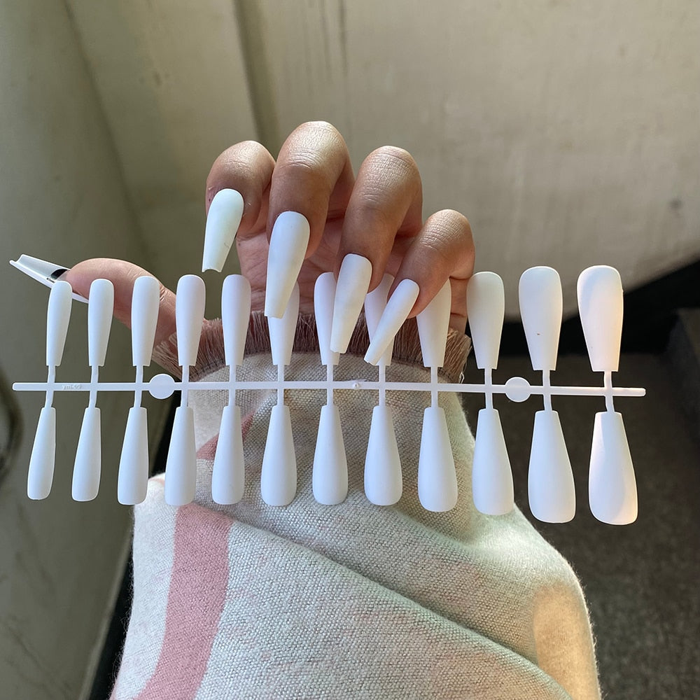 ChicNails – Matte Press-On Nail Set, 24 Pieces