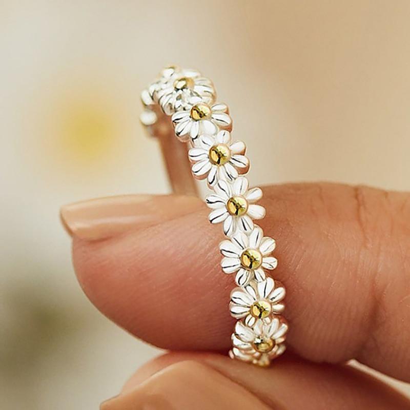 Elegant Silver Flower Ring - Aylin