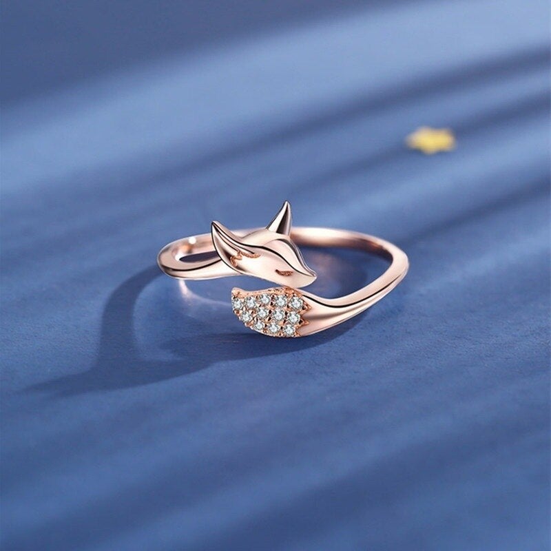 Elegant Silver Fox Ring - Renara