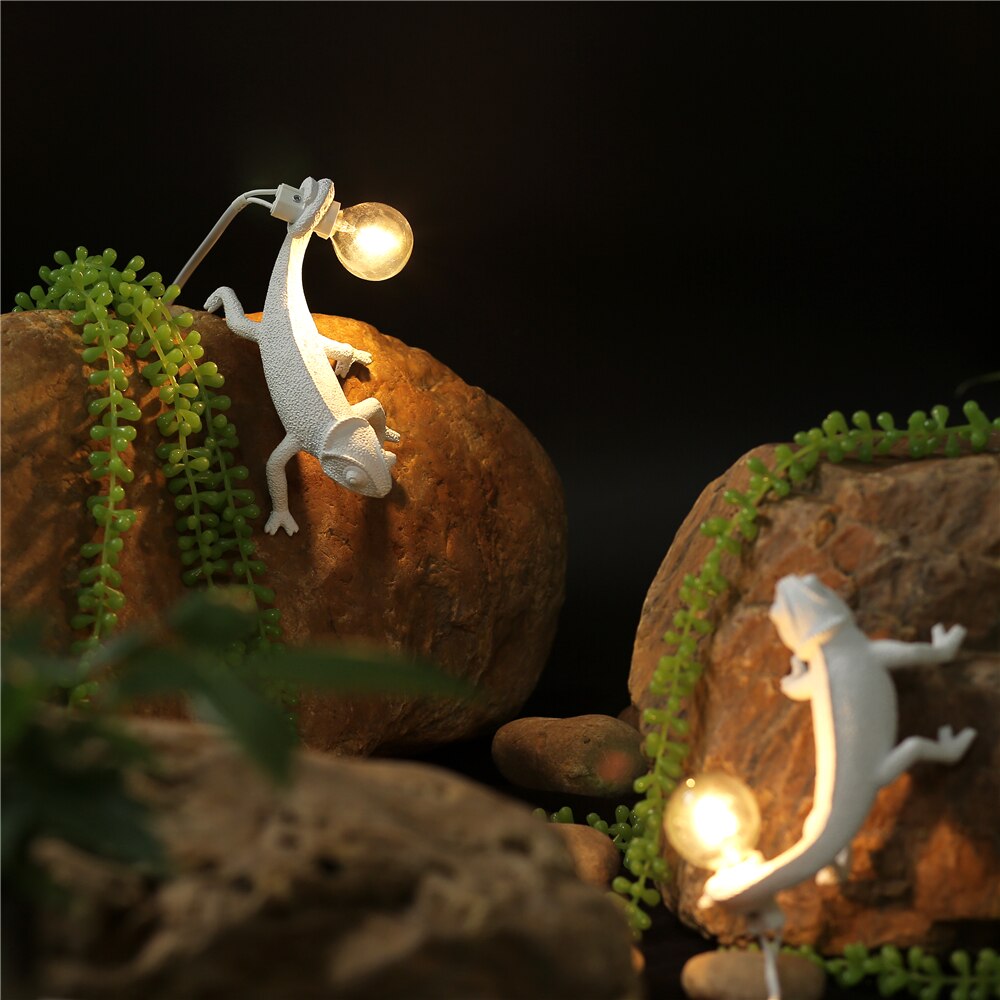 Resin Lizard Table Lamp - Elegant Resin Lizard Table Lamp for Modern Interiors