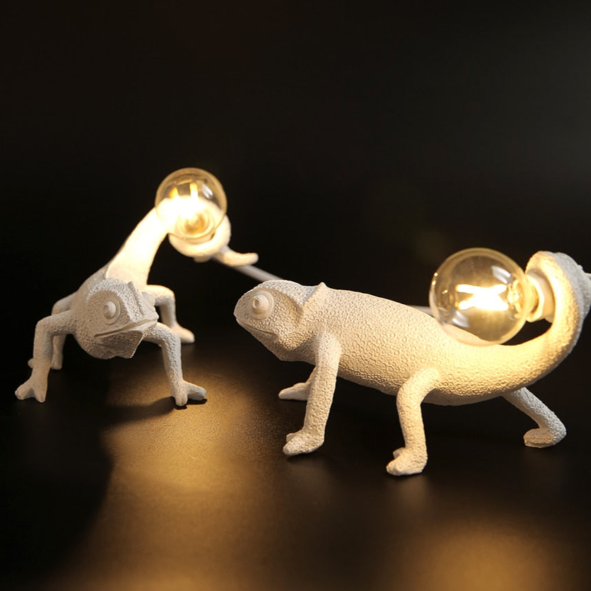 Resin Lizard Table Lamp - Elegant Resin Lizard Table Lamp for Modern Interiors