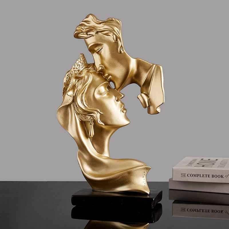 LoveArt Sculpture – Romantic Kissing Couple Artwork