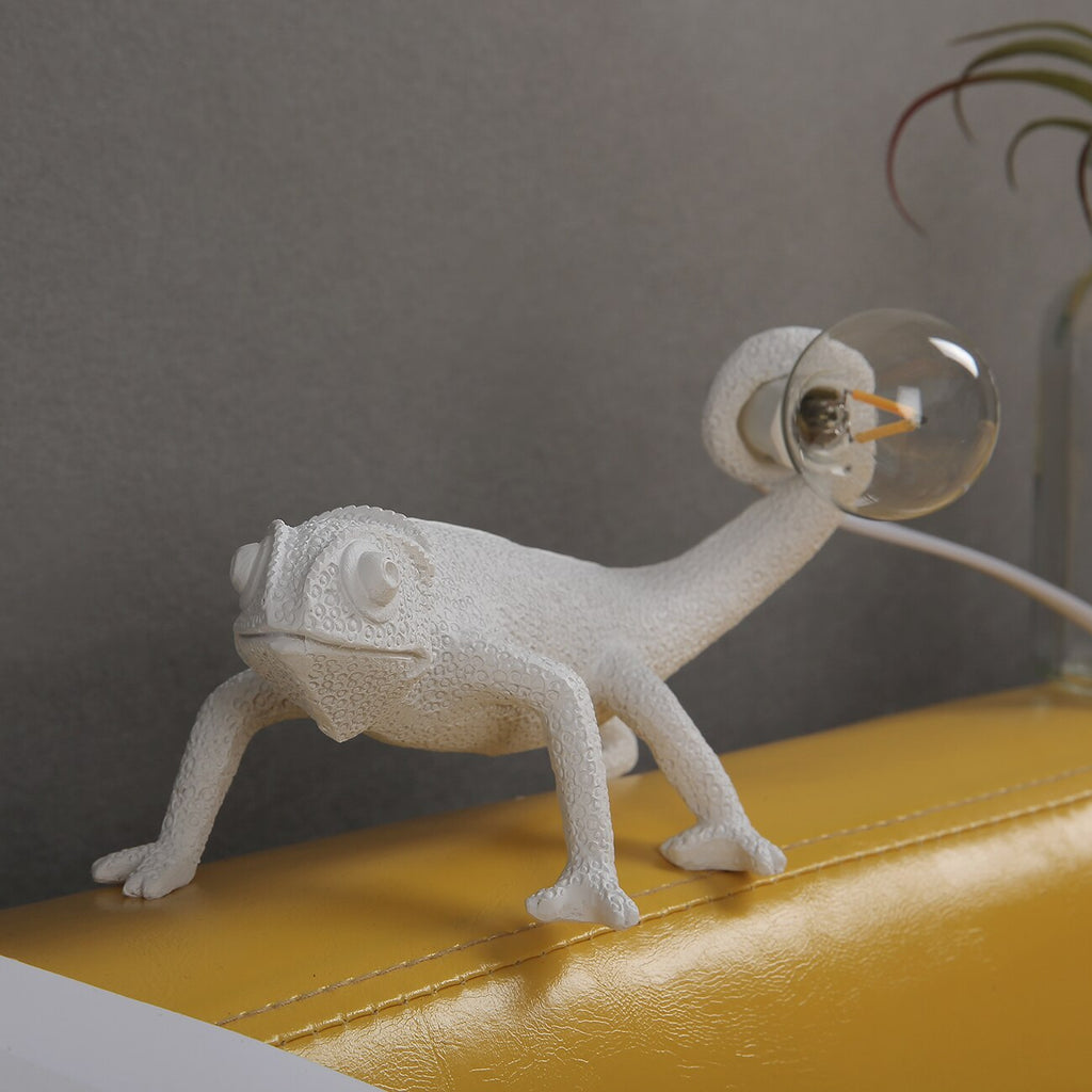 Resin Lizard Table Lamp - Elegant Resin Lizard Table Lamp for Modern Interiors