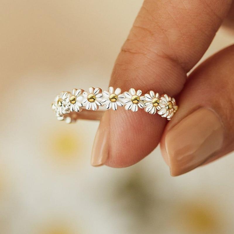 Elegant Silver Flower Ring - Aylin