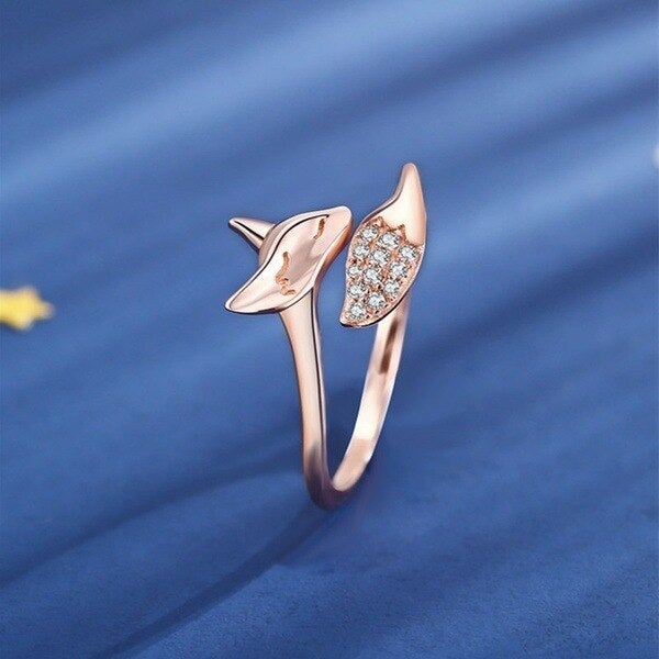 Elegant Silver Fox Ring - Renara