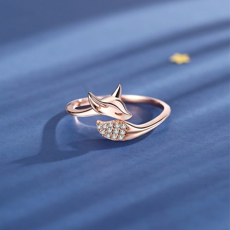 Elegant Silver Fox Ring - Renara