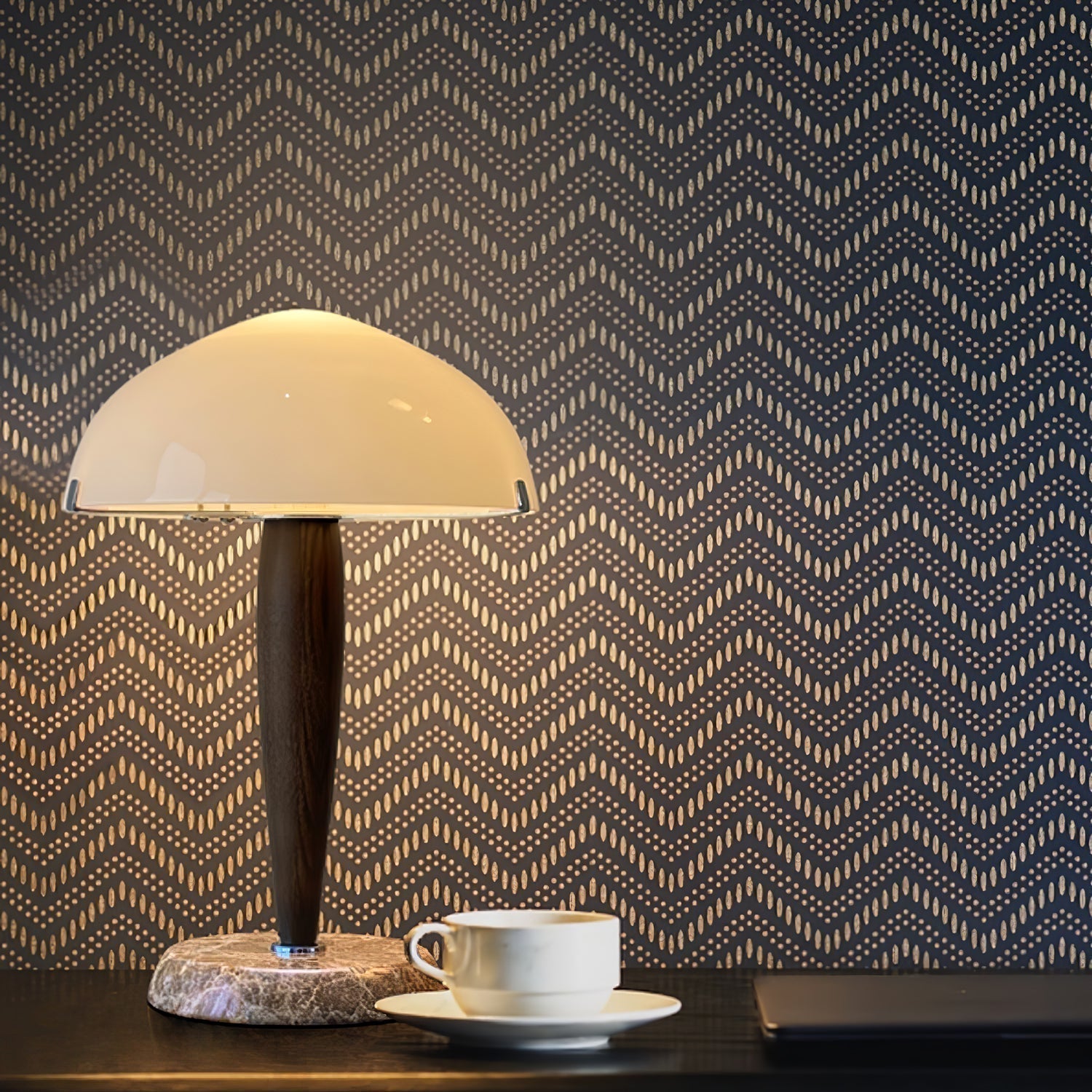 HeritageGlow Table - Timeless Table Lamp with Luxurious Materials