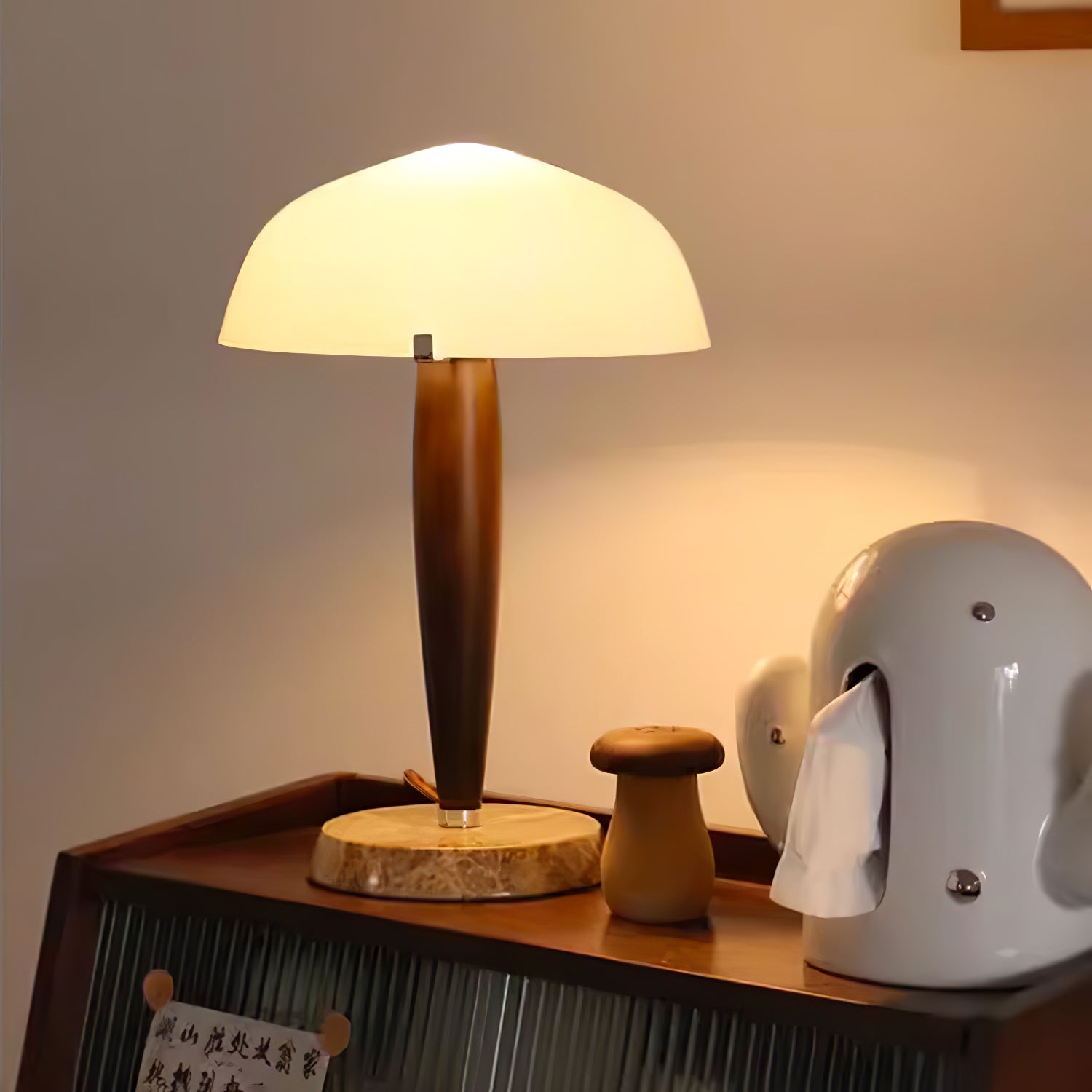 HeritageGlow Table - Timeless Table Lamp with Luxurious Materials
