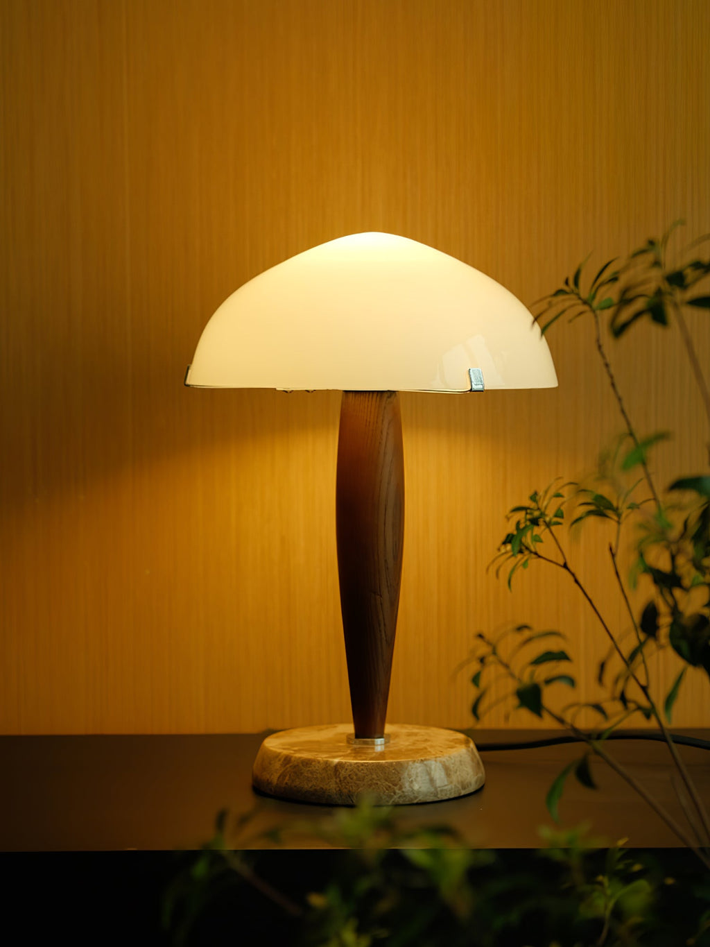 HeritageGlow Table - Timeless Table Lamp with Luxurious Materials