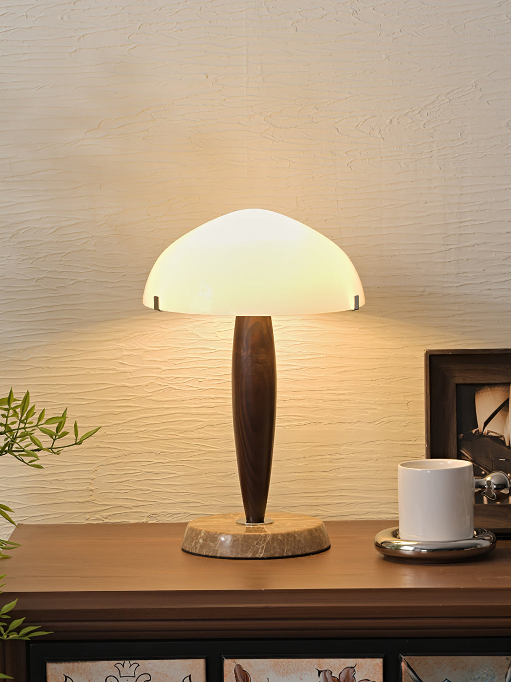 HeritageGlow Table - Timeless Table Lamp with Luxurious Materials