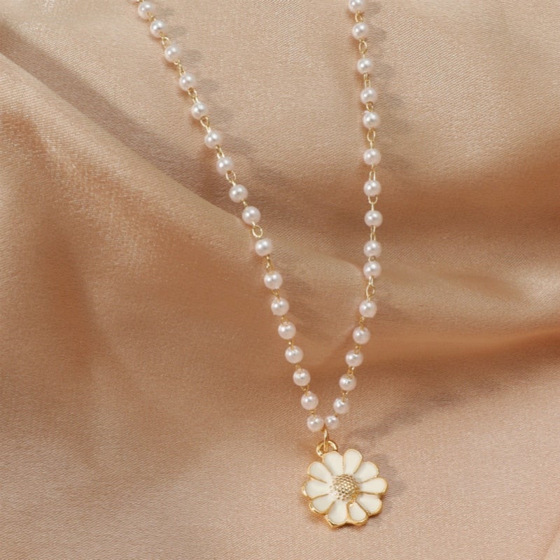 Elegant Daisy and Pearl Pendant Necklace for Women - Lara Edition