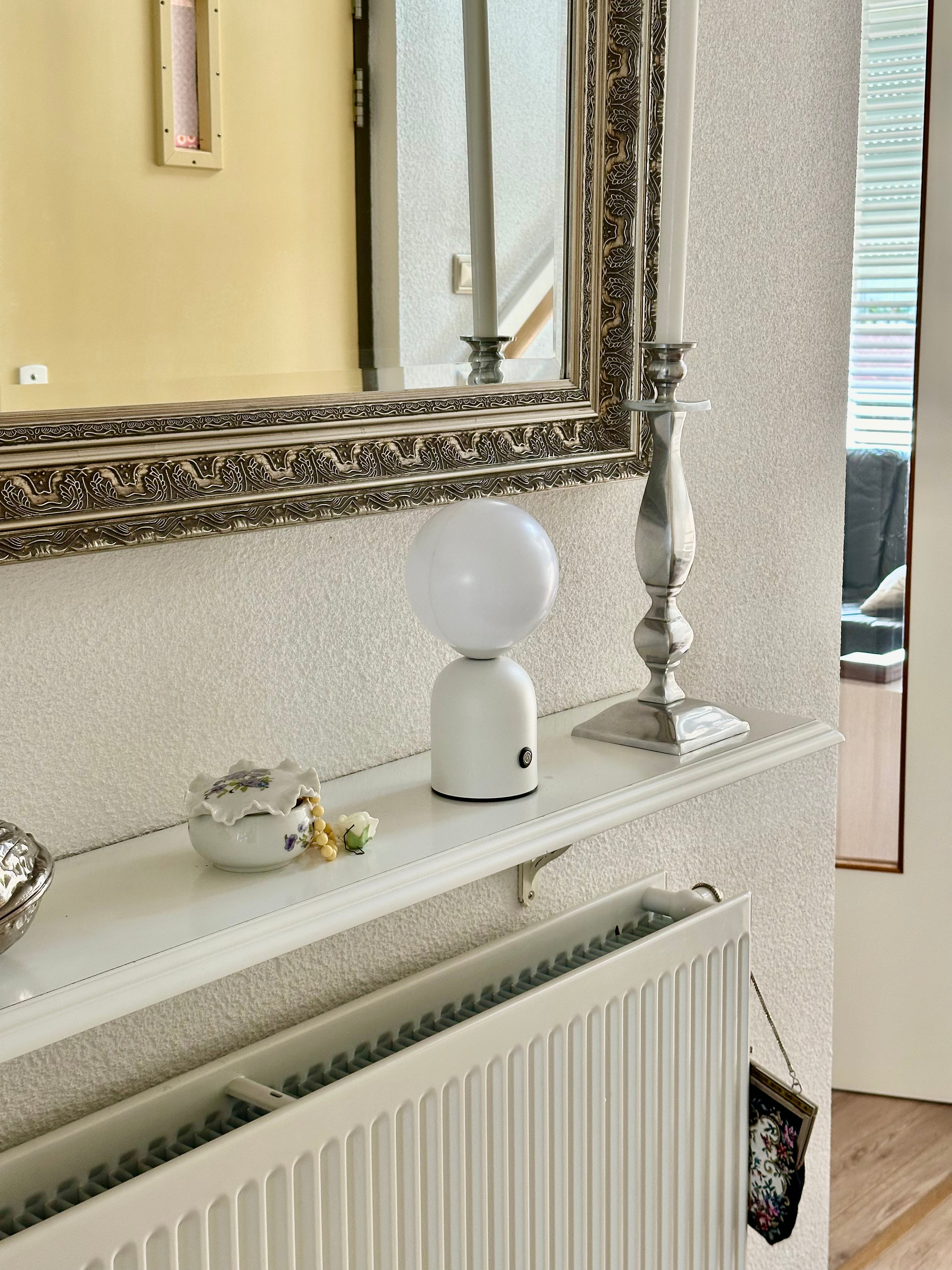 LumièreSereine – Elegant Table Lamp for a Serene Ambiance