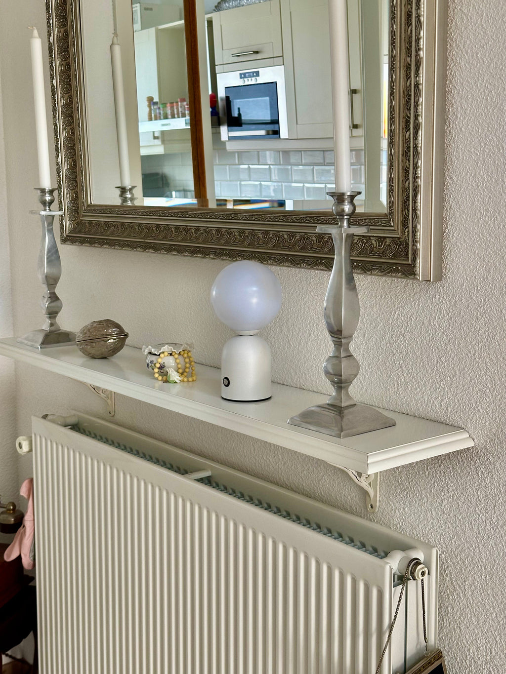 LumièreSereine – Elegant Table Lamp for a Serene Ambiance