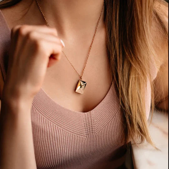 Love Chain - A loving letter chain for your loved one