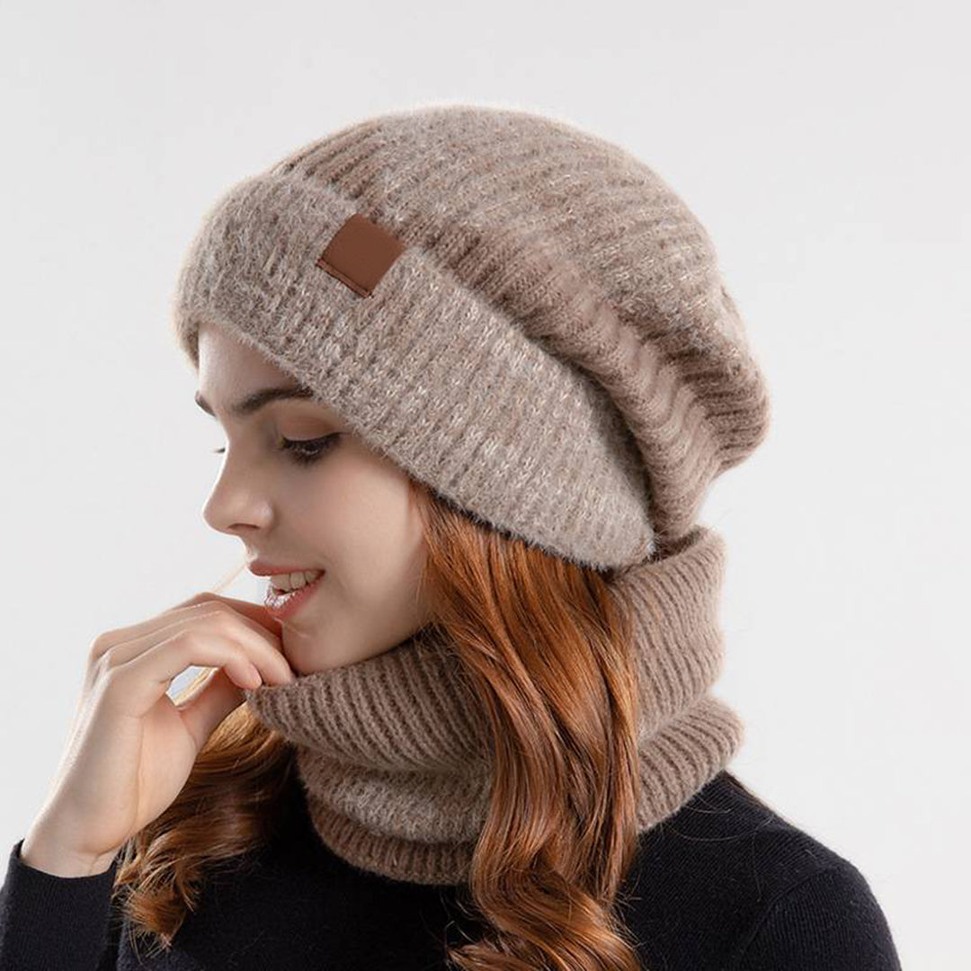 CozyWrap Set – Trendy Beanie and Scarf for Winter