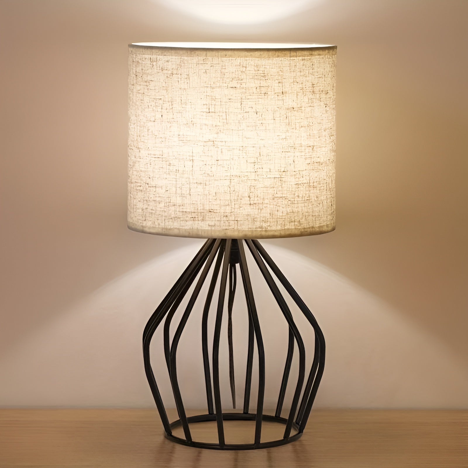 Elegant Table Lamp with Linen Shade and Metal Base – Perfect Lighting
