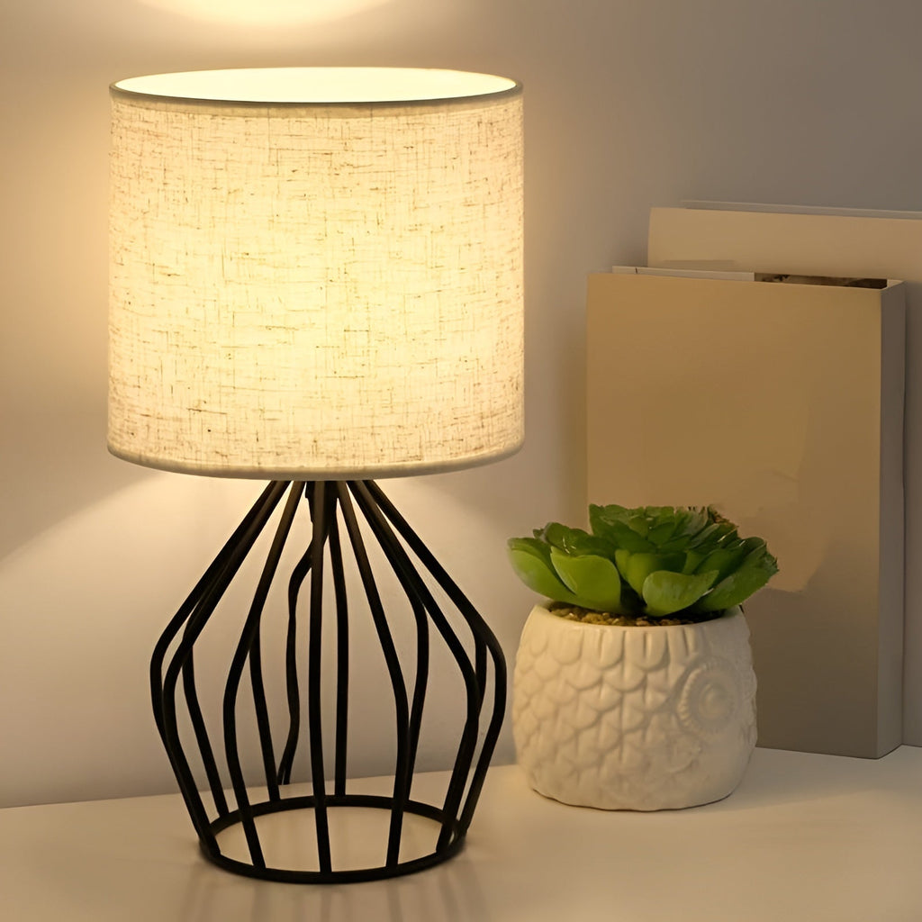 Elegant Table Lamp with Linen Shade and Metal Base – Perfect Lighting