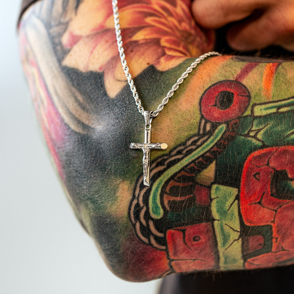 Stylish Men's Necklace with Cross - Salvator Elegance