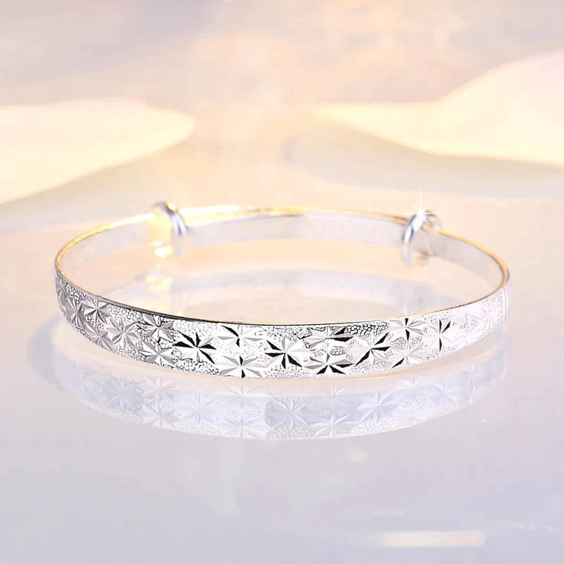 Enchanting Star-Shaped Silver Bracelet for a Radiant Look
