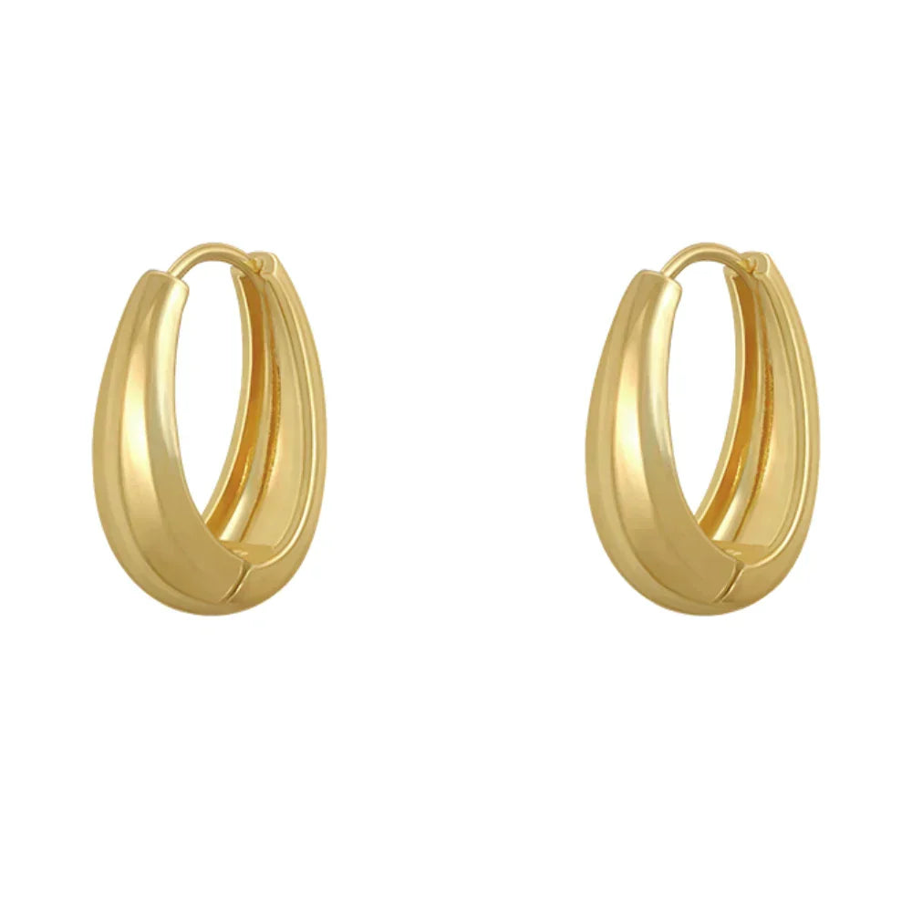Elegant Gold Hoop Earrings in Classic Design