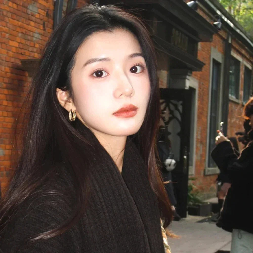 Elegant Gold Hoop Earrings in Classic Design
