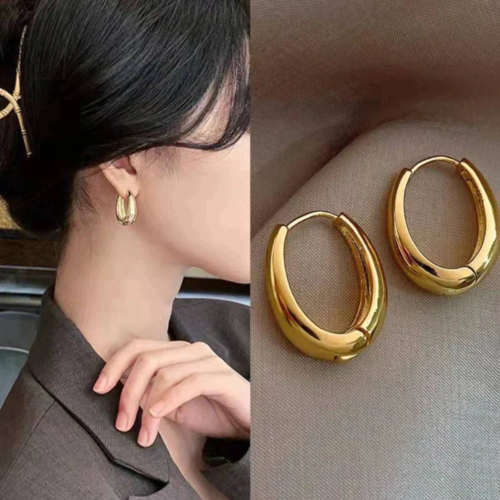 Elegant Gold Hoop Earrings in Classic Design