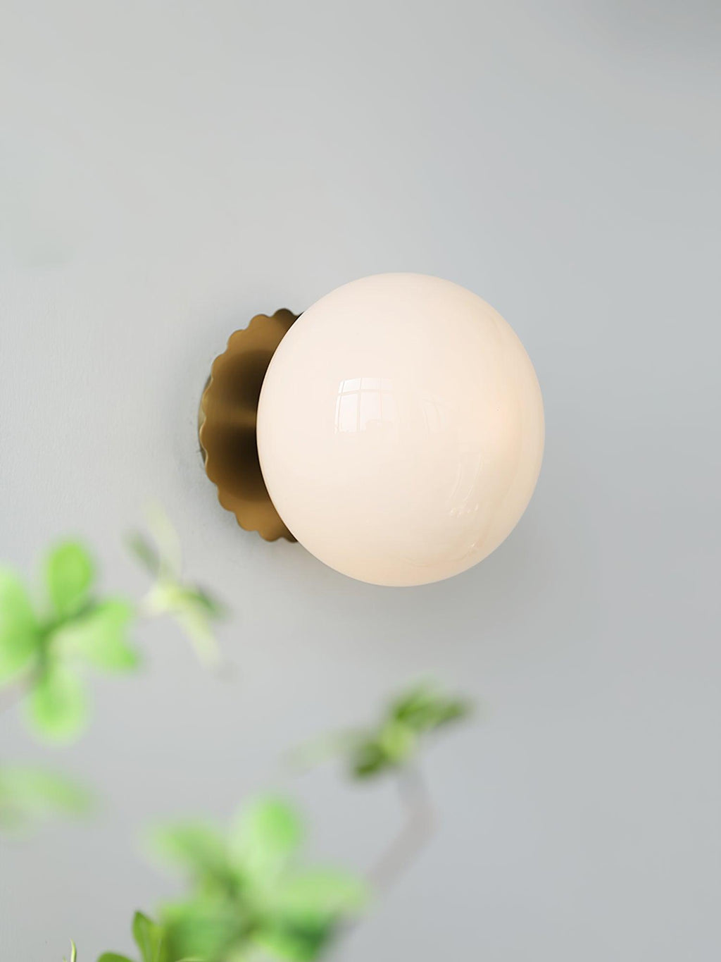 ChicGlow - Elegant Pink Glass Lamp for Stylish Interiors