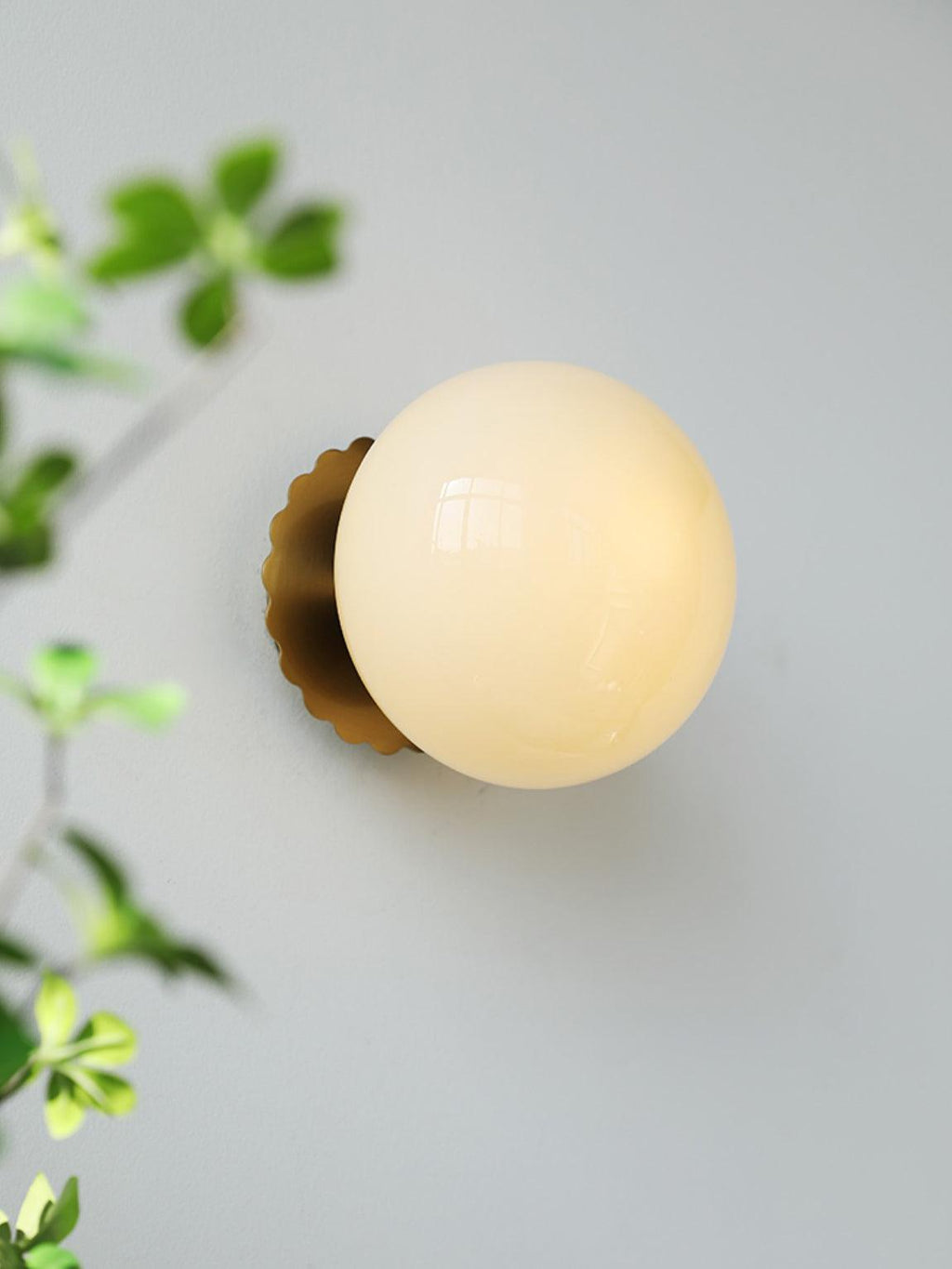 ChicGlow - Elegant Pink Glass Lamp for Stylish Interiors