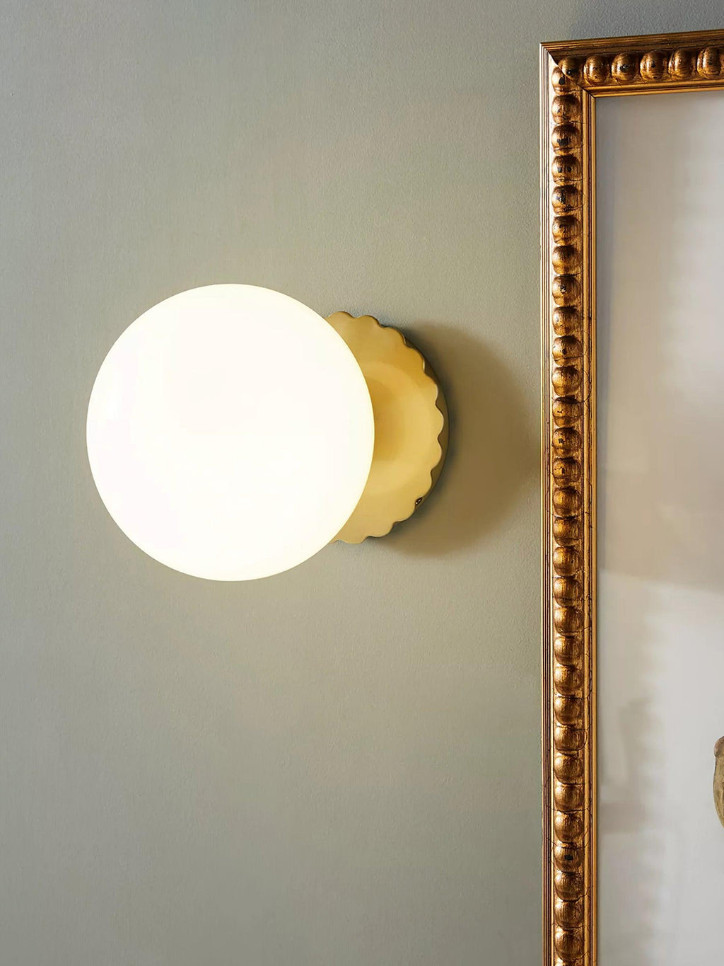 ChicGlow - Elegant Pink Glass Lamp for Stylish Interiors