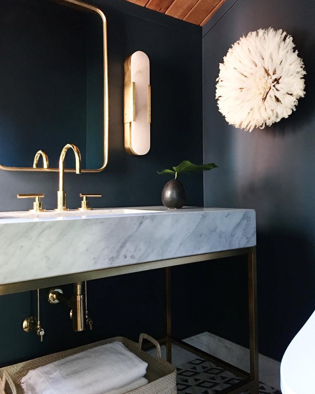 Elegant Blend - Handmade Alabaster Wall Lamp