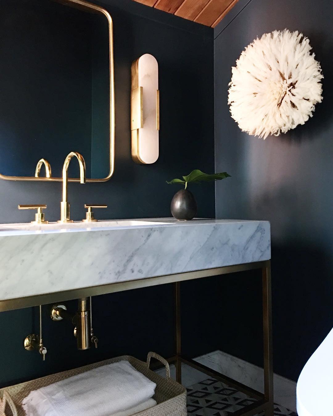 Elegant Blend - Handmade Alabaster Wall Lamp