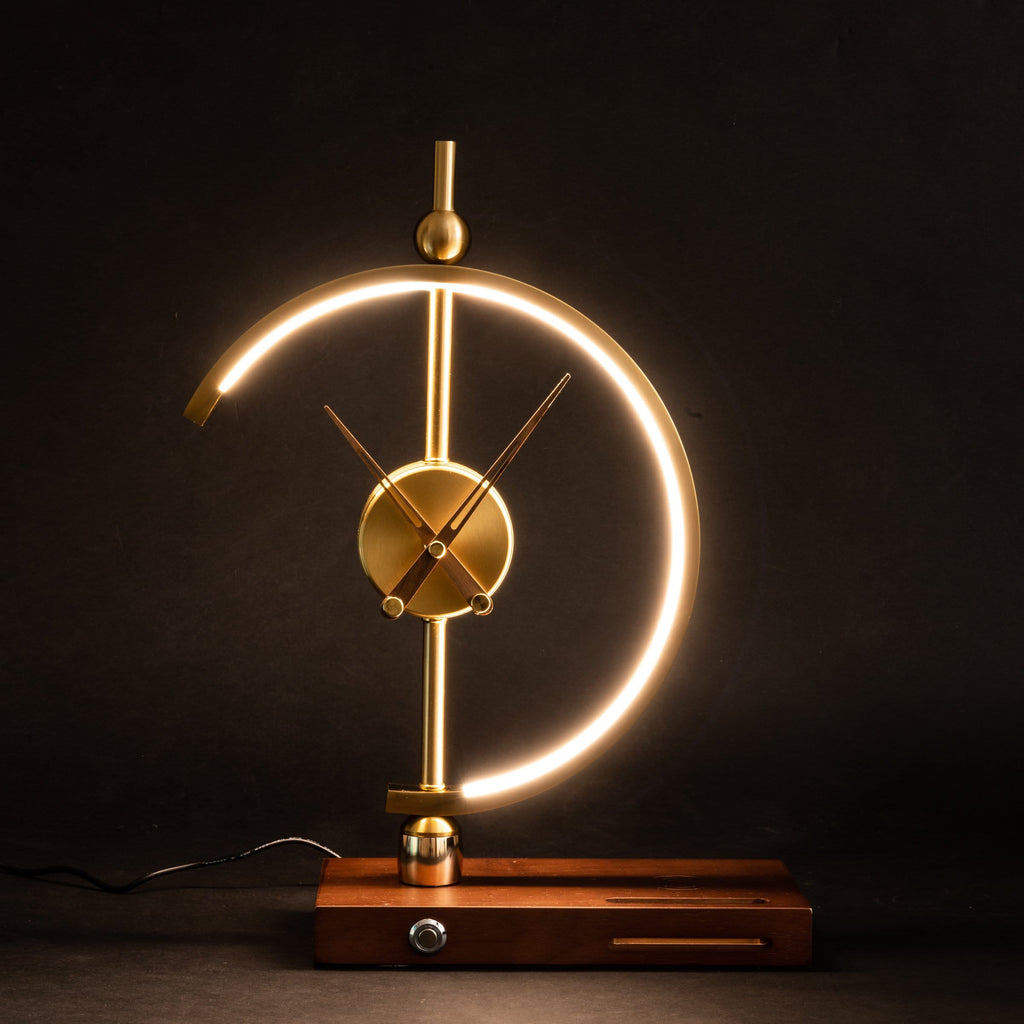 Aurora Luxe Table Lamp – Gold Design with Wireless Charging