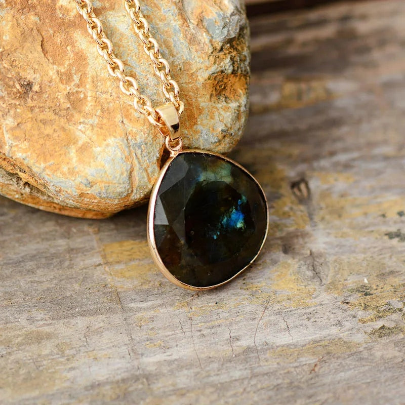 Refined Labradorite Teardrop Necklace with Luxurious Gold Finish - Elyria
