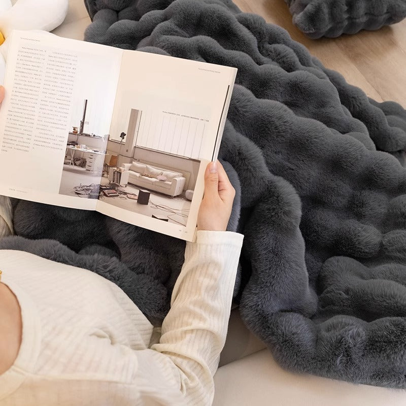 SofaGuard Luxe - Stylish Protective Cover for Sofas