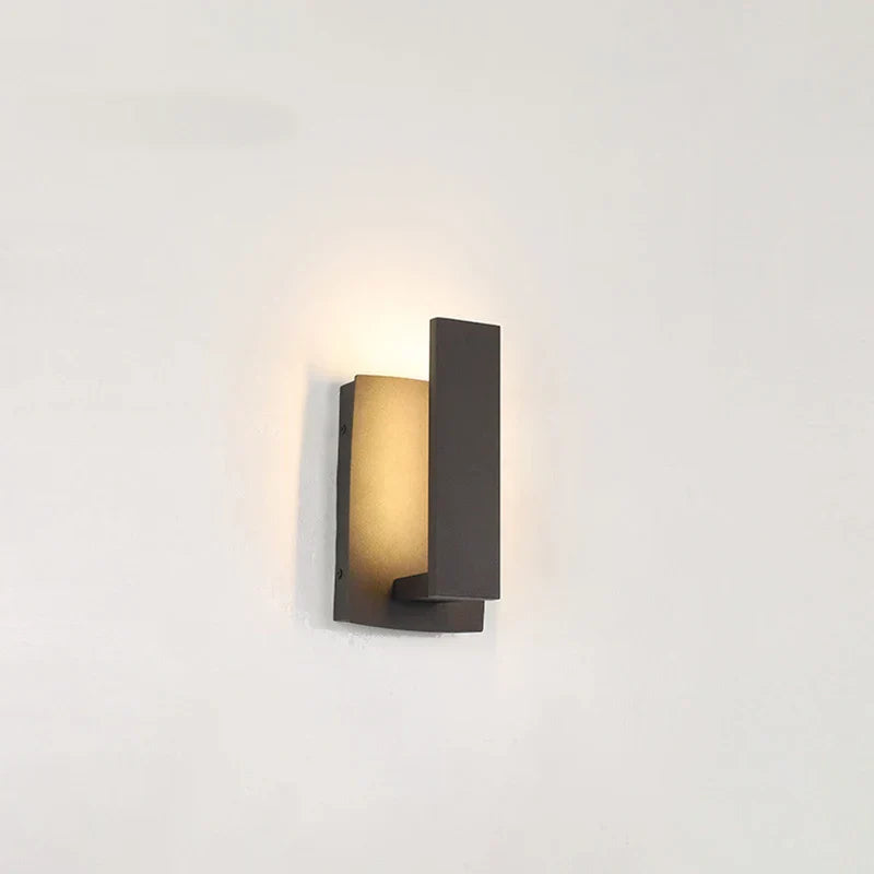 LumièreRugueuse Wall Lamp - Weatherproof Outdoor Wall Lamp