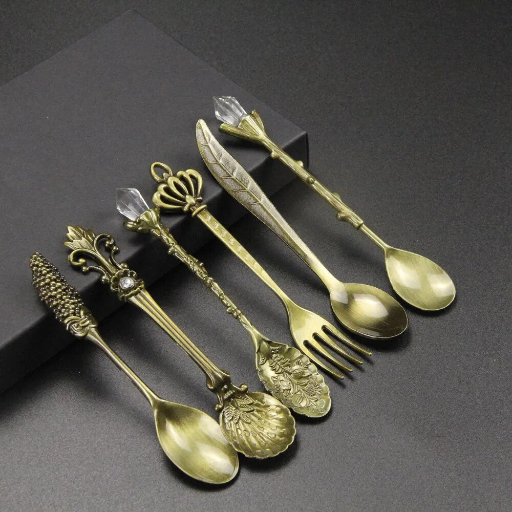 Vintage Engraved Teaspoon – Classic Elegance for Your Table