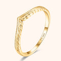 Elegant Vera Ring with Beautiful Leaf Motif