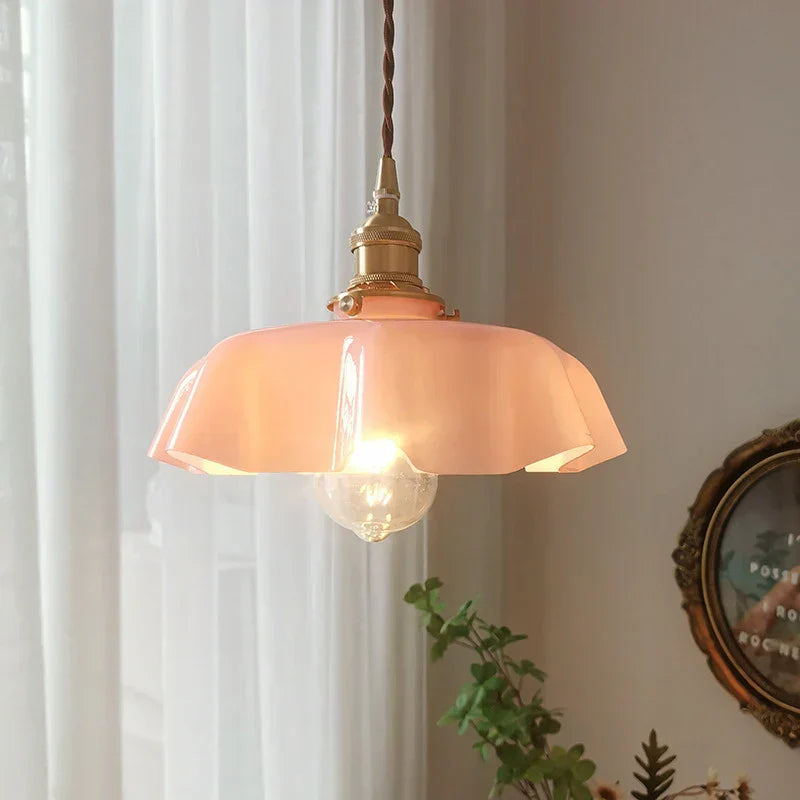 ClassicGleam – Luxury Brass Pendant Lamp for a Timeless Ambiance