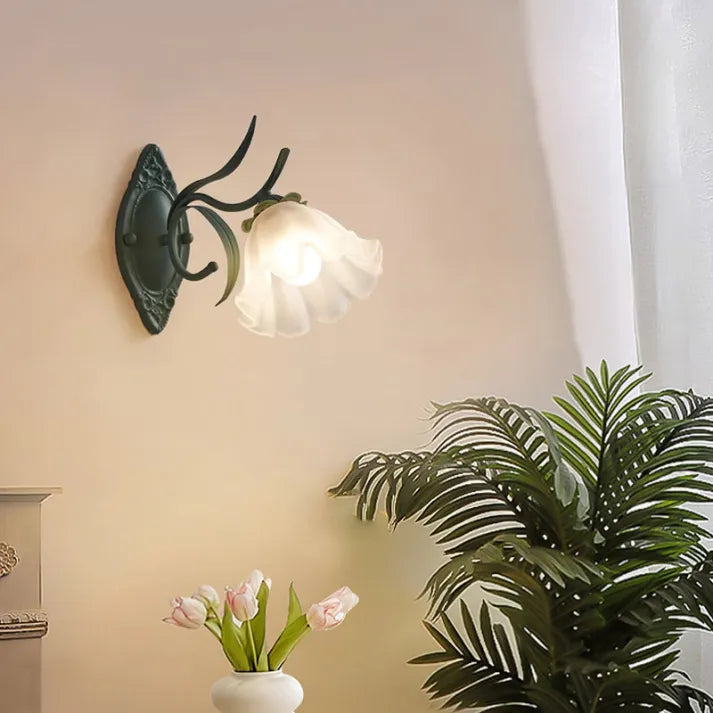 LilyGlow Wall Lamp - Elegant Nature-Inspired Lighting