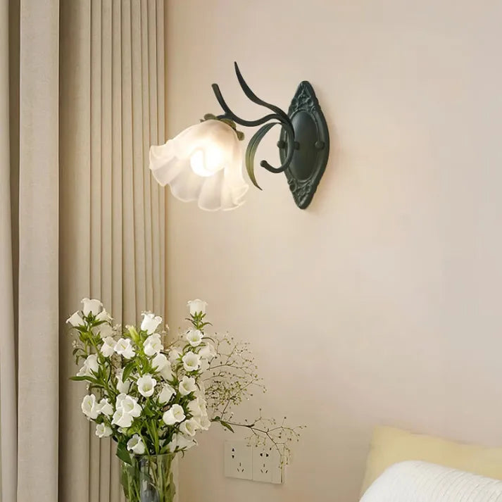 LilyGlow Wall Lamp - Elegant Nature-Inspired Lighting
