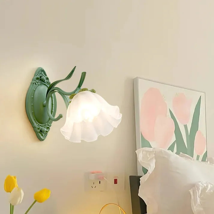 LilyGlow Wall Lamp - Elegant Nature-Inspired Lighting